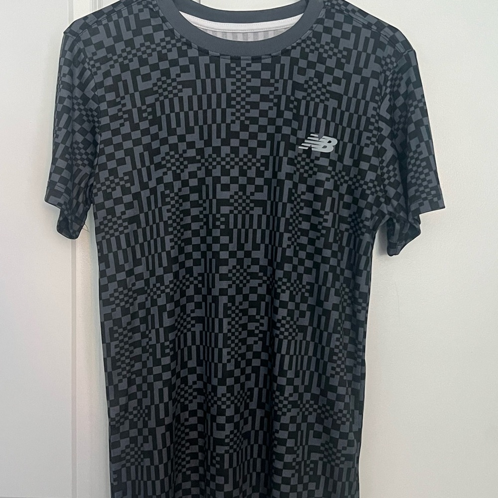 New Balance Men's Black and Gray Patterned Tee